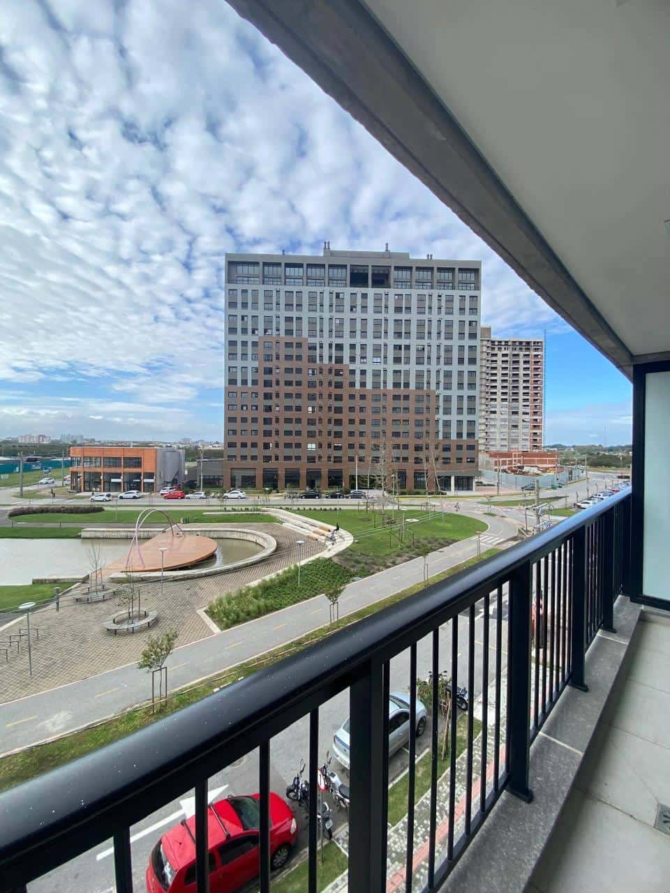 Espaçoso apartamento à venda no Condomínio Aires de Plaza, Parque Una, Pelotas, RS. 92,53 m², 3 dormitórios (1 suíte), lazer completo e segurança 24h