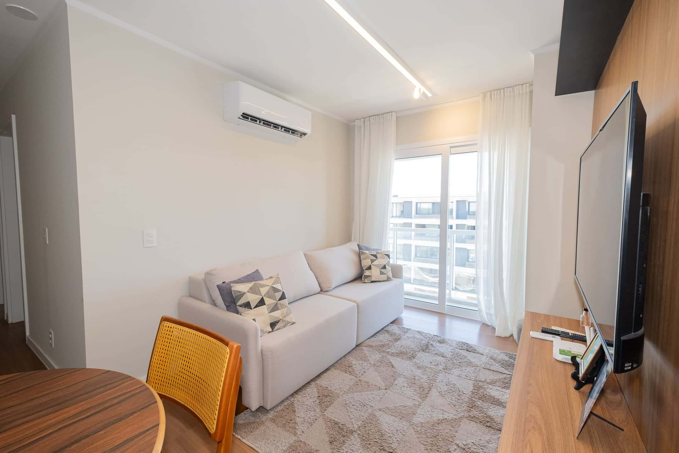 Apartamento à venda no Viver Quartier - com 69 m², 2 quartos (sendo 1 suíte), cozinha planejada e andar alto com sacada.
