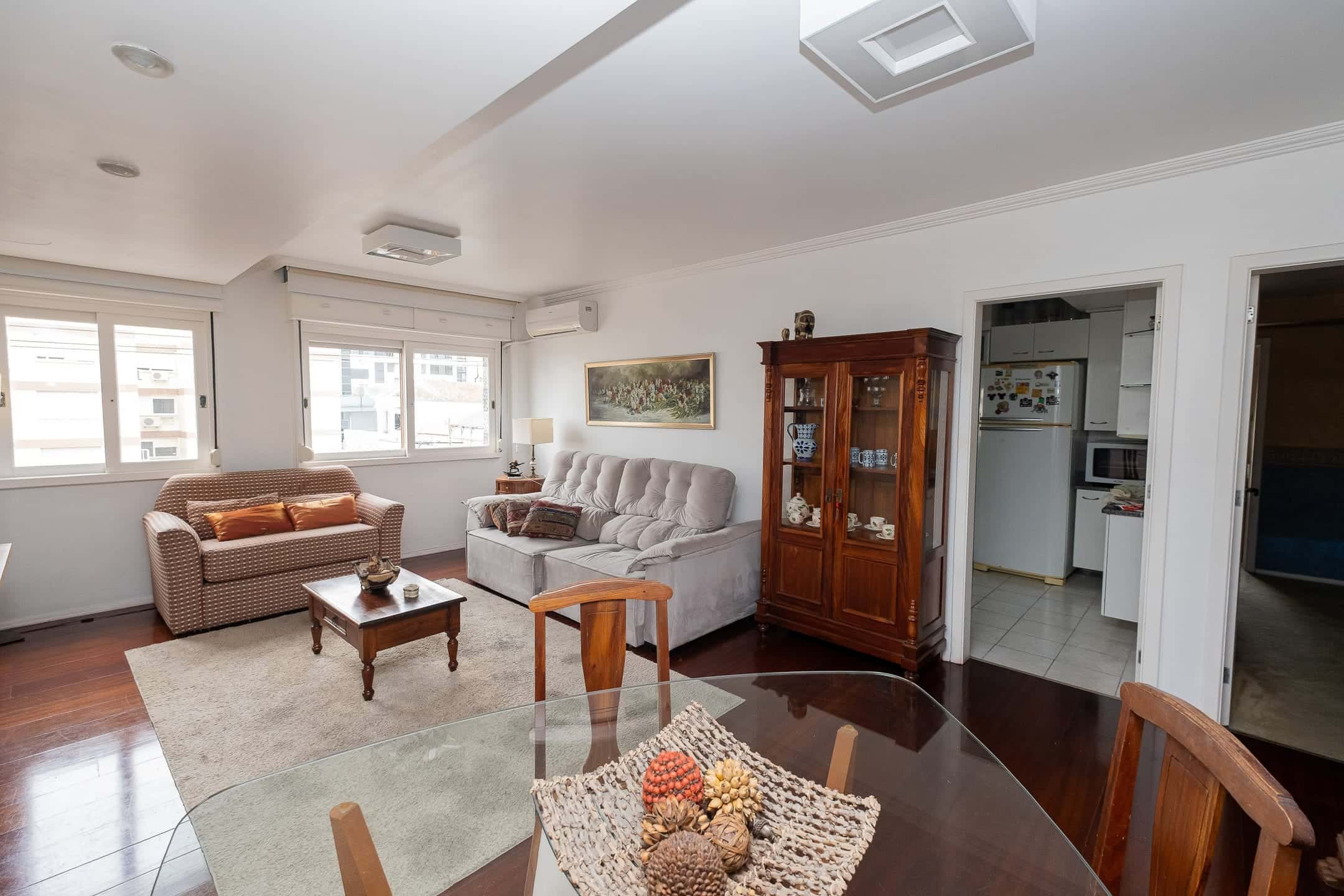 Apartamento para venda e locação, 3 Dormitórios 1 suite, elevador e vaga de garagem no centro de pelotas