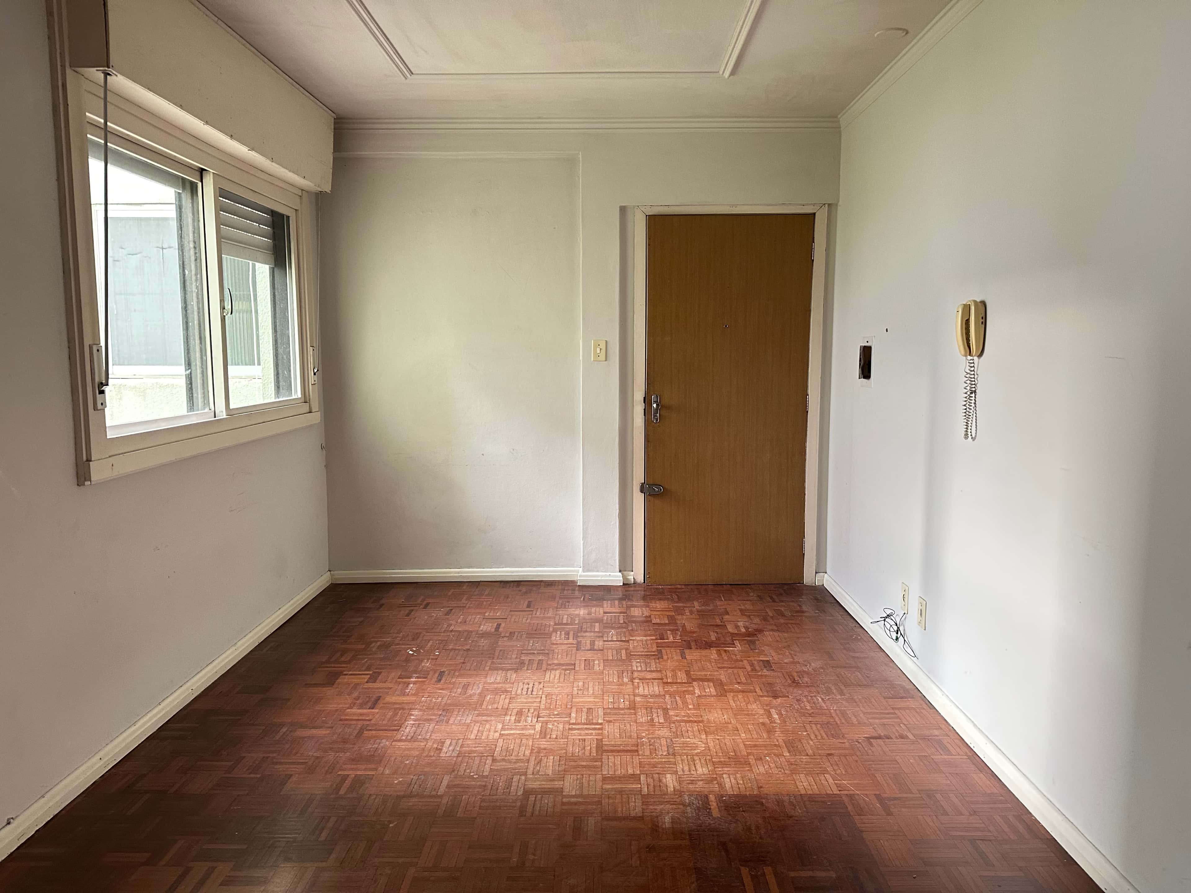 Apartamento à venda no Residencial Ana Terra, Centro - com 47 m², 2 quartos, piso em taco de madeira e condomínio completo.