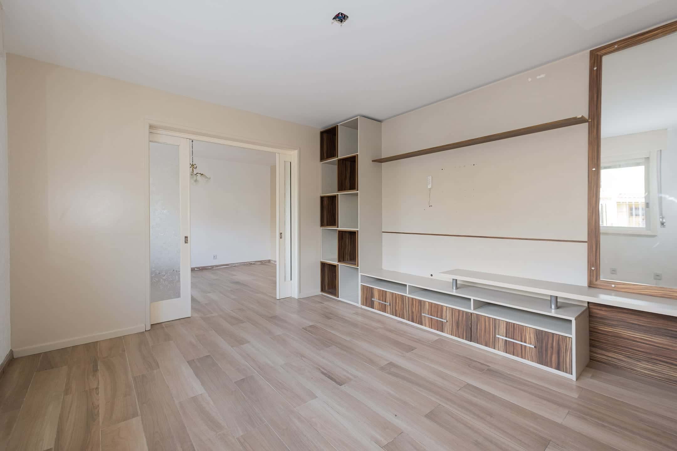 Casa à venda nas Três Vendas, Pelotas - com 377m², 5 quartos (sendo 1 suíte com closet), lareira e ampla área gourmet com piscina.