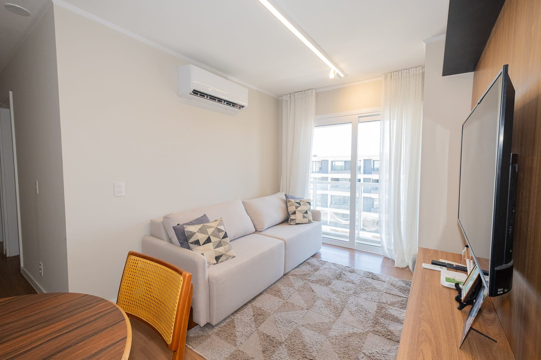 Apartamento à venda no Viver Quartier - com 69 m², 2 quartos (sendo 1 suíte), cozinha planejada e andar alto com sacada.