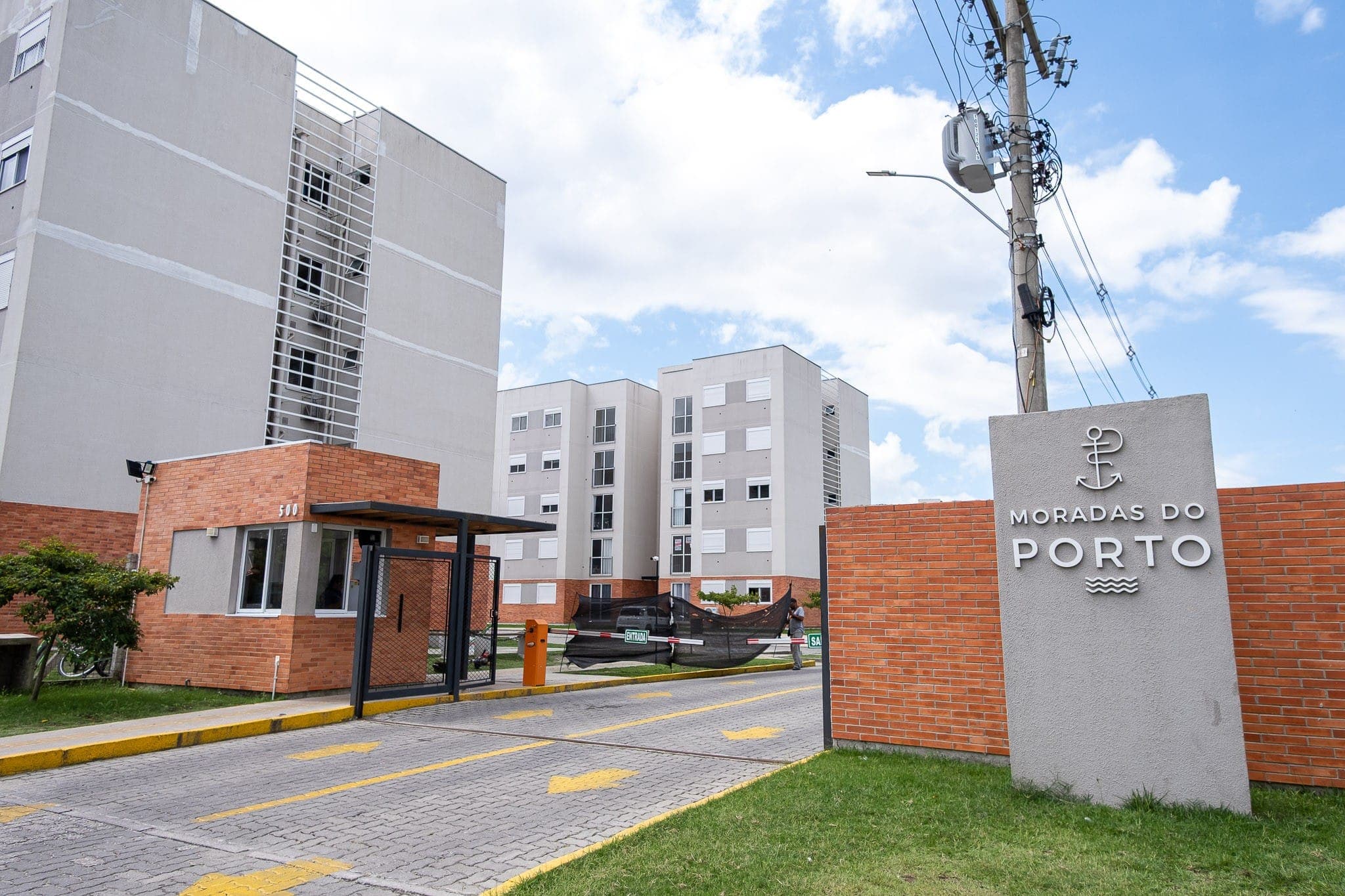 Apartamento 2 Dormitórios Semi Mobiliado no Bairro São Gonçalo em Pelotas RS Próximo ao Campus Anglo Excelente Localização