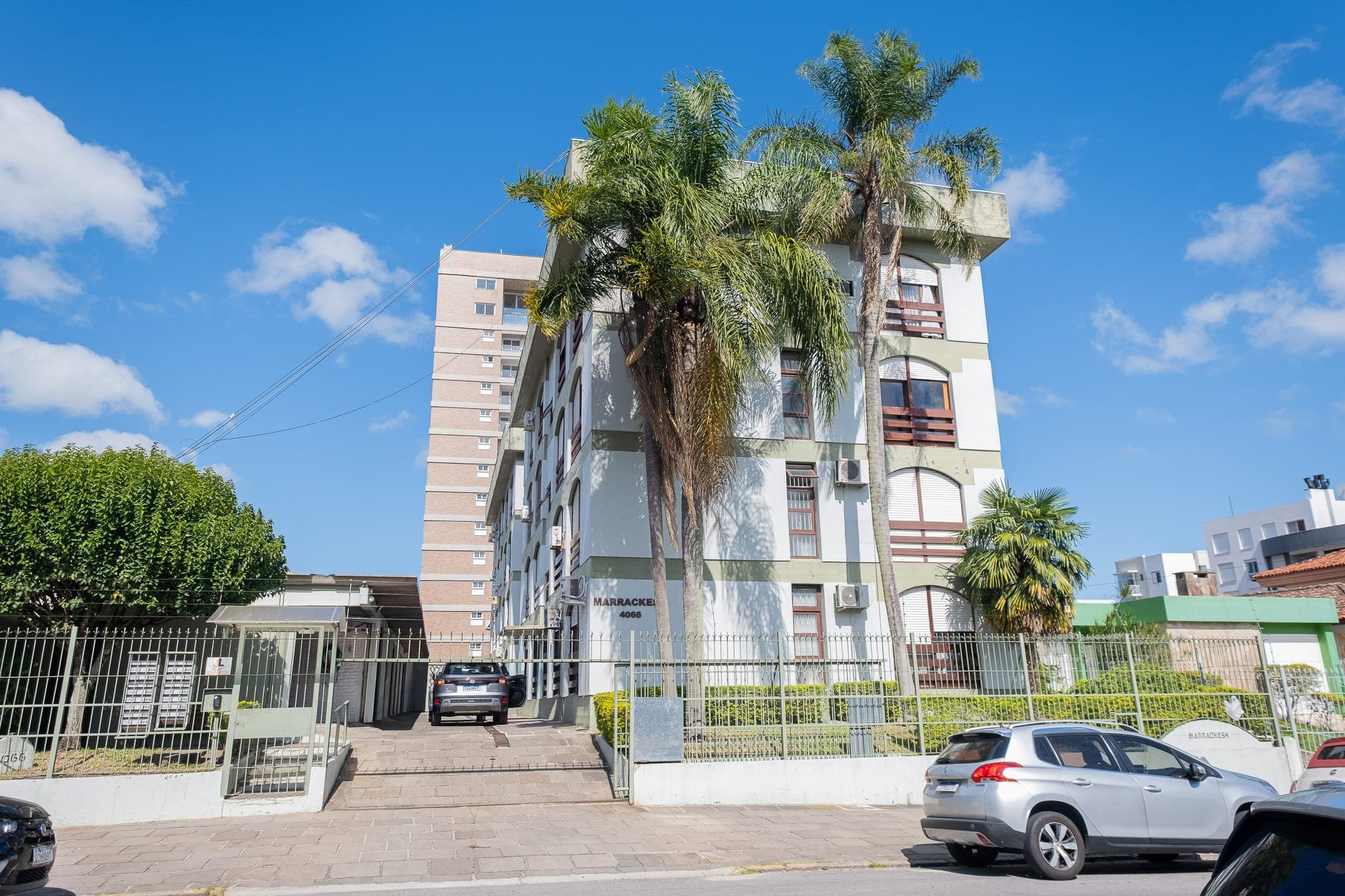 Apartamento de 2 dormitórios disponível para aluguel no Centro de Pelotas RS com ótima localização e praticidade para o dia a dia