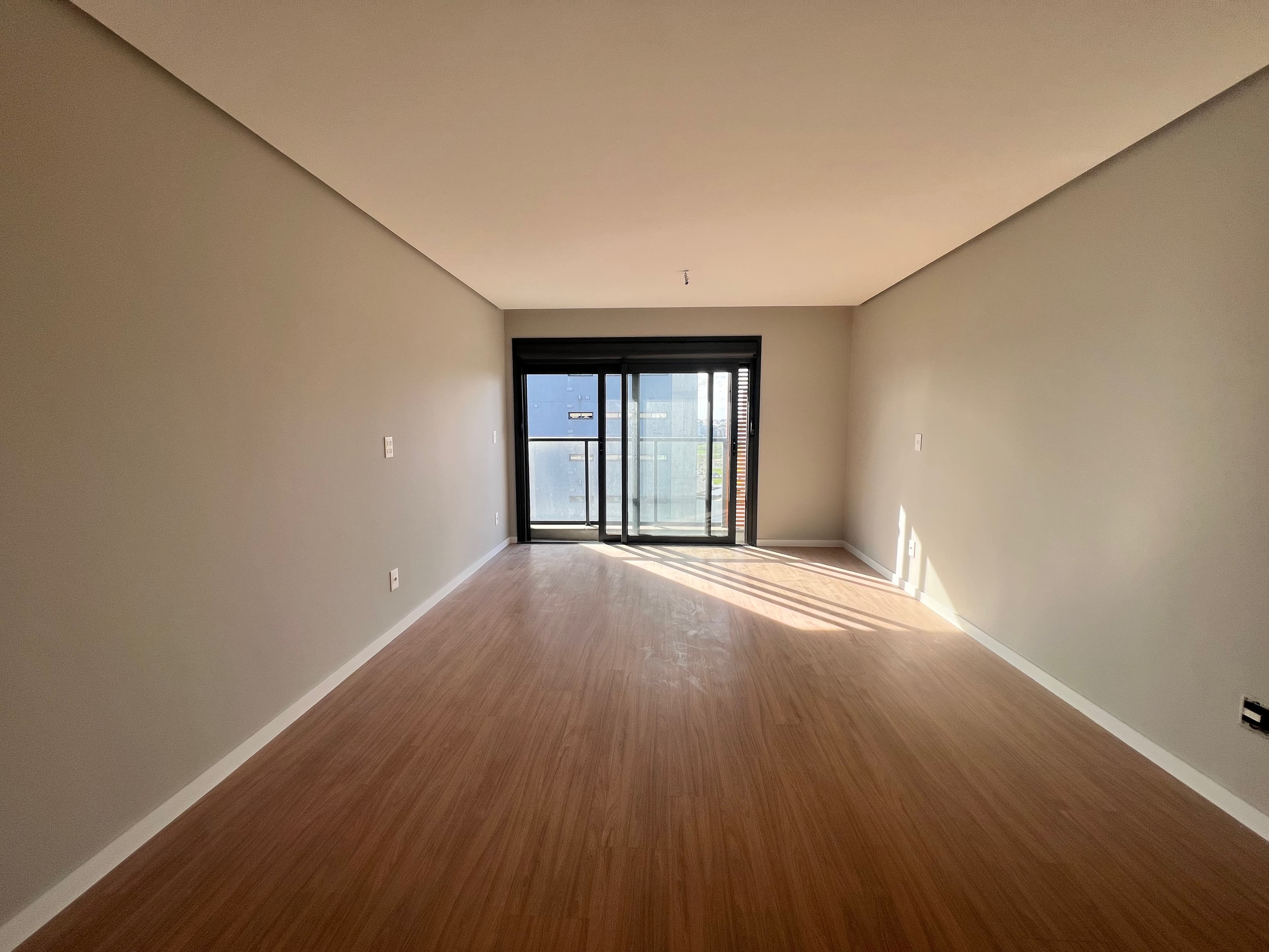 Loft à venda no Inn, Parque Una - com 29 m², 1 quarto, piso laminado, andar alto com sacada e vaga.