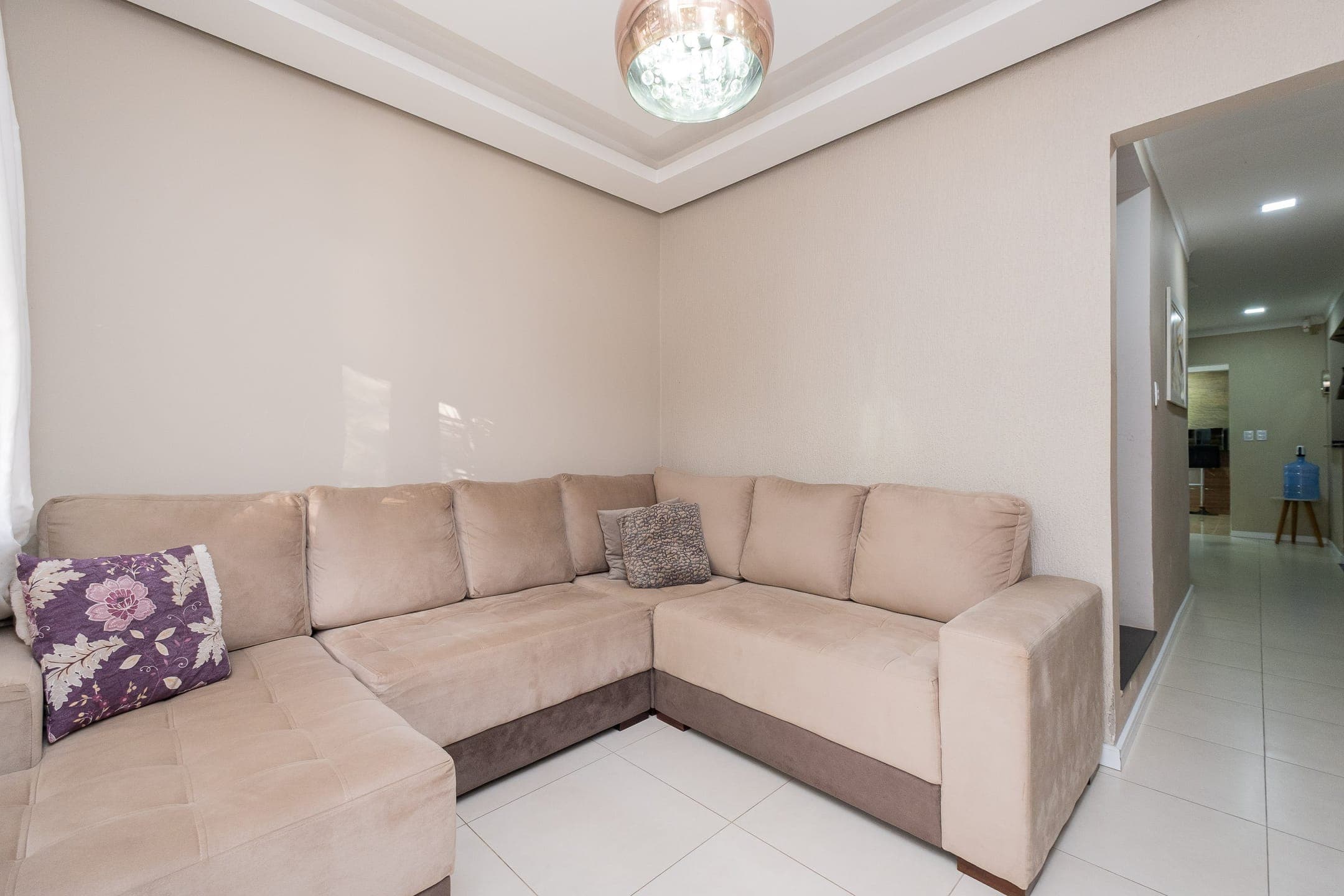 Casa à venda nas Três Vendas, Pelotas -  172 m², 3 quartos (sendo 1 suíte), móveis planejados, ampla área gourmet e com placas solares.