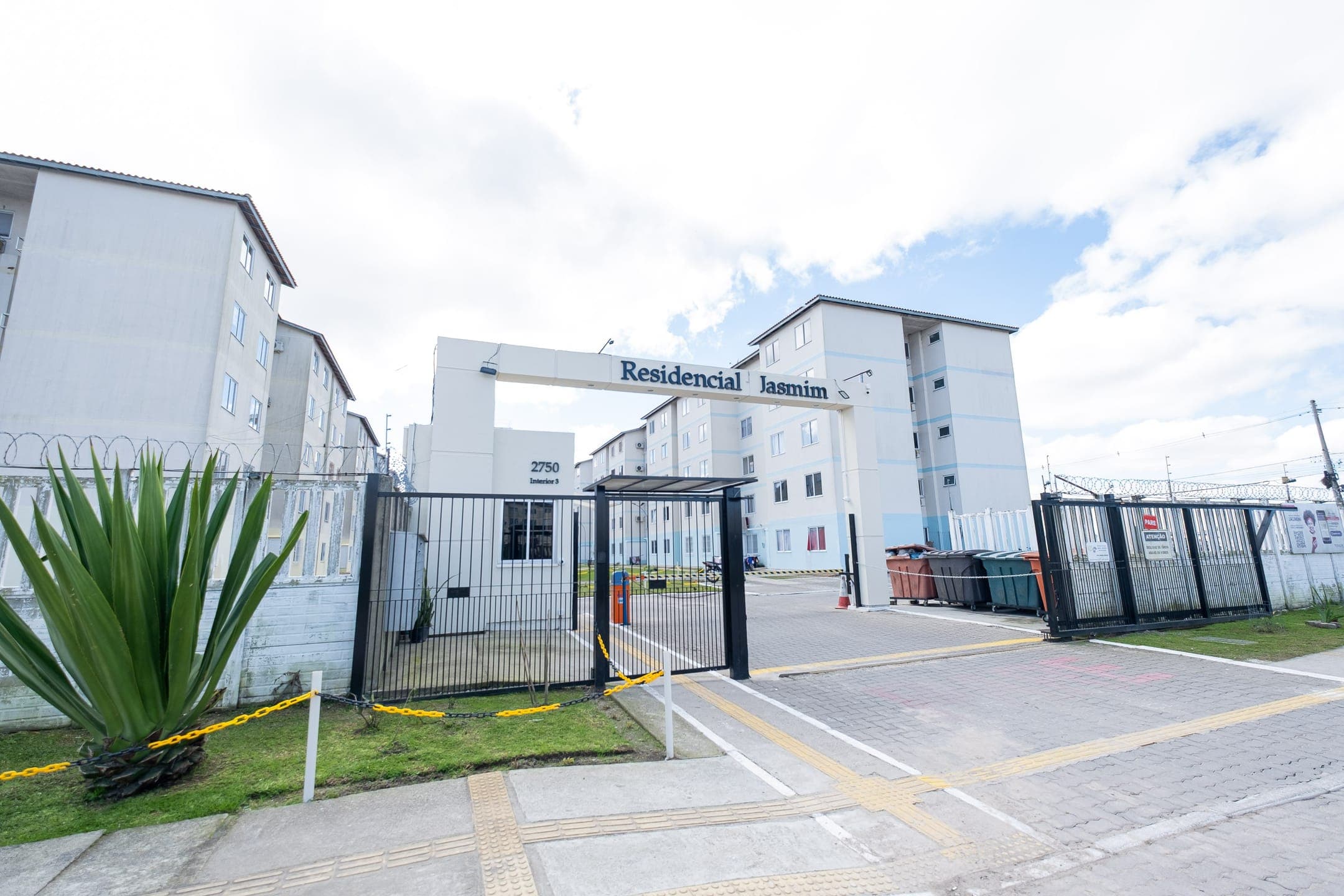 Apartamento para locação no Residencial Jasmim com 2 quartos e vaga de garagem privativa, conforto, segurança e ótima localização.