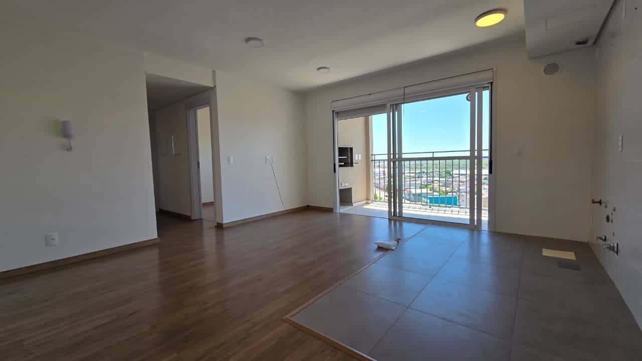 Apartamento à venda no Smart Urban Club, Areal - 74 m², 3 quartos (sendo 1 suíte), andar alto com sacada e churrasqueira e 2 vagas de garagem.