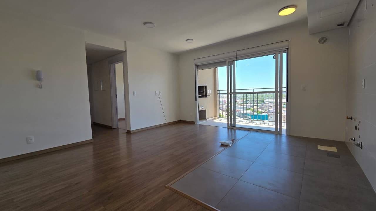 Apartamento à venda no Smart Urban Club, Areal - 74 m², 3 quartos (sendo 1 suíte), andar alto com sacada e churrasqueira e 2 vagas de garagem.