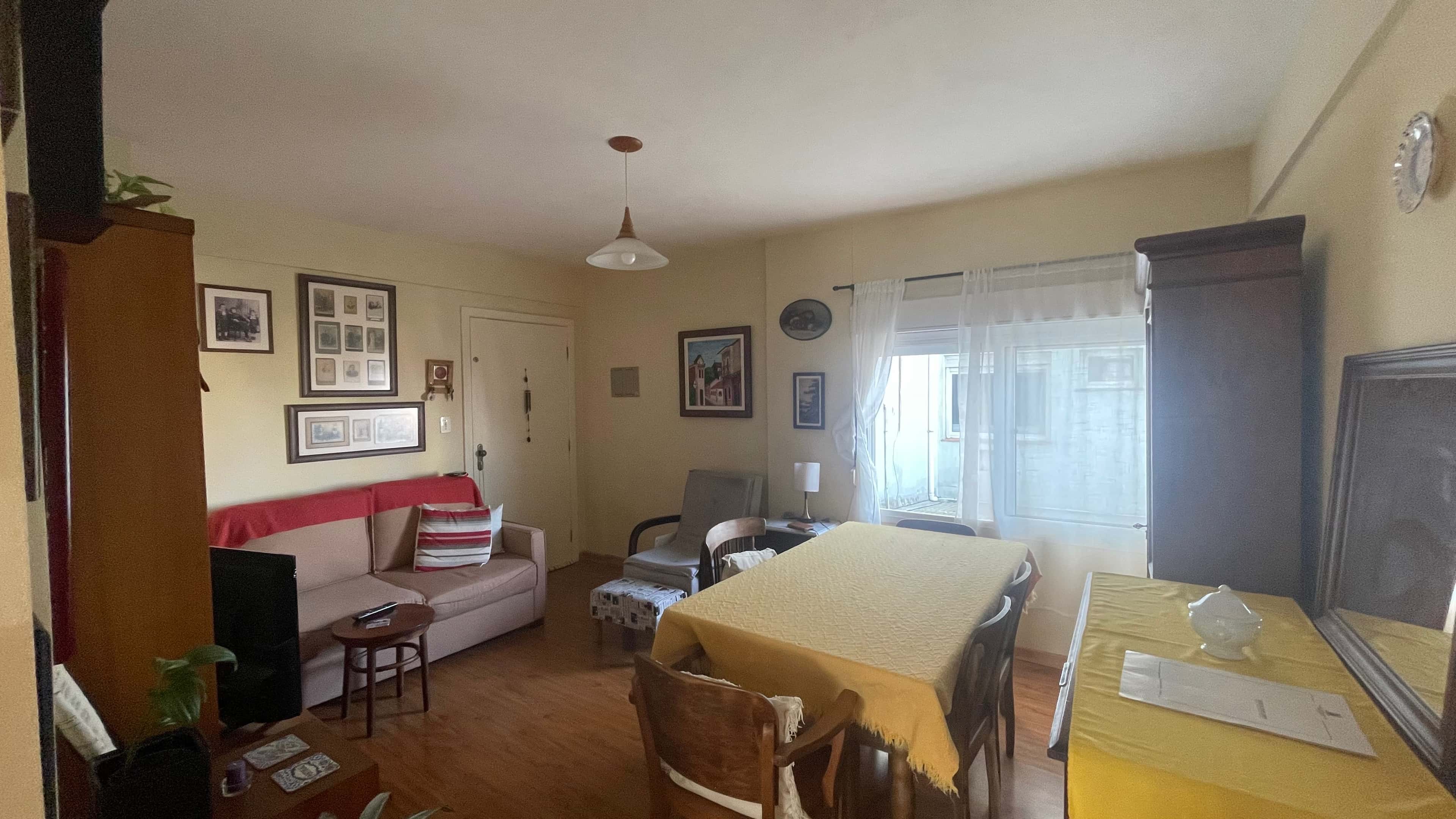 Apartamento à venda no centro de Pelotas - com 86 m², 2 quartos, cozinha com armários, andar alto e com 1 vaga.