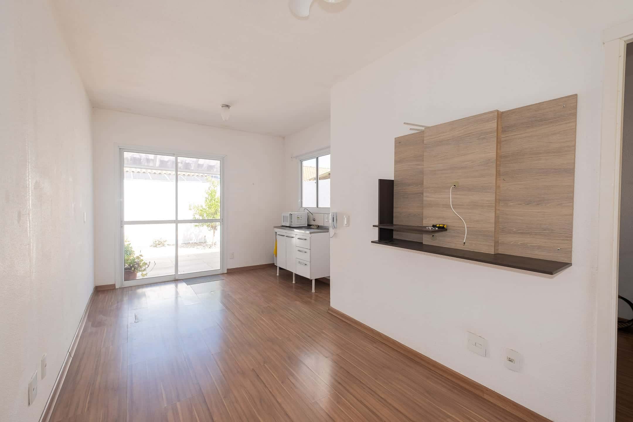 Casa à venda no Moradas Pelotas 2, Areal - com 45 m², 2 quartos, piso laminado e pátio aos fundos.