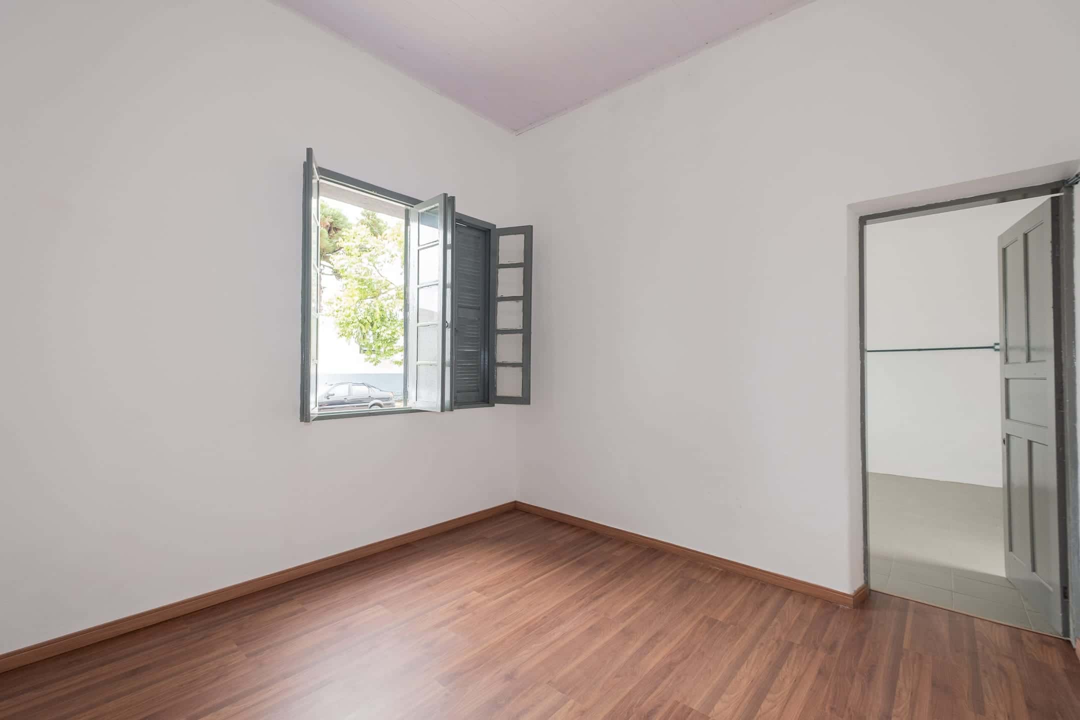 Casa à venda no centro de Pelotas - com 96 m², 3 quartos, piso cerâmico e ideal para uso residencial ou comercial.