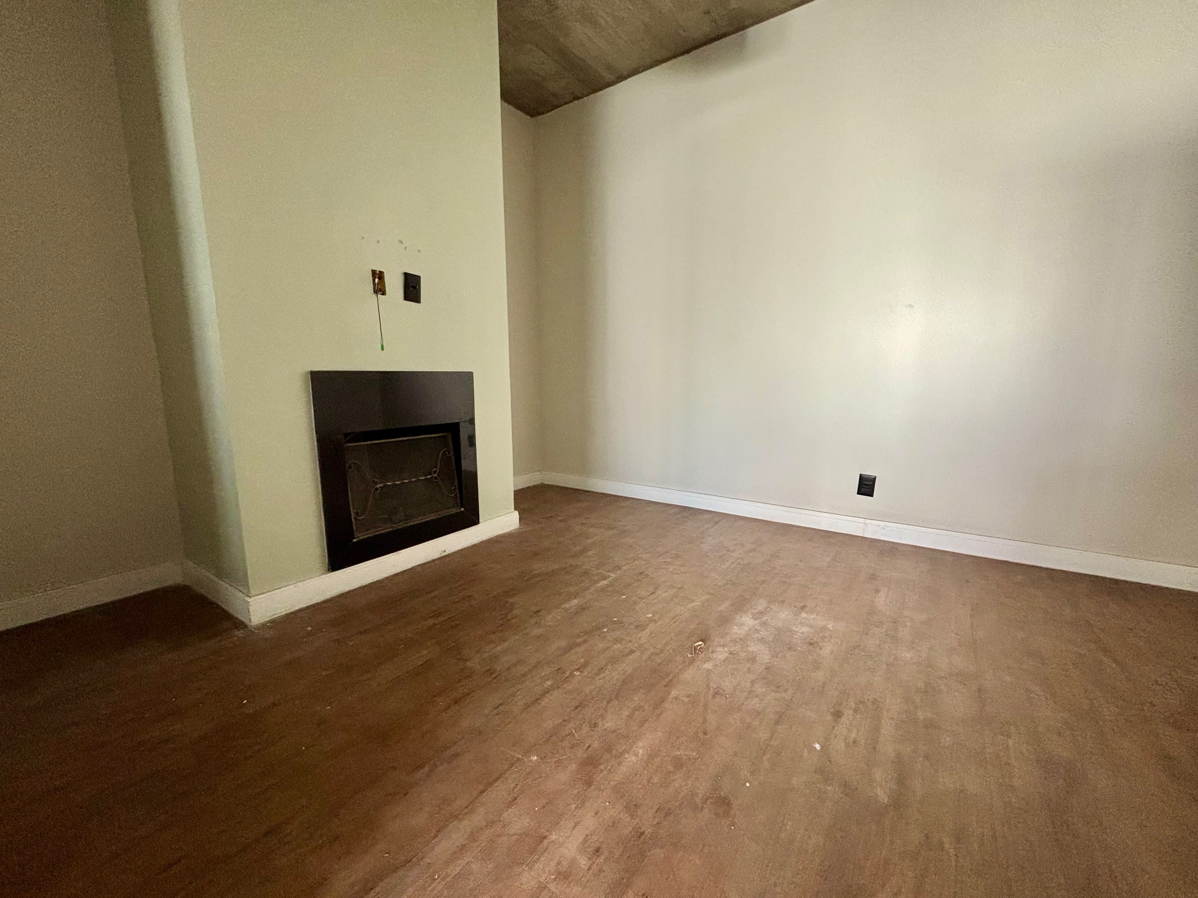 Casa à venda no Amarilis, Laranjal - com 74 m², 1 quarto, cozinha planejada, lareira e espaço gourmet com churrasqueira.