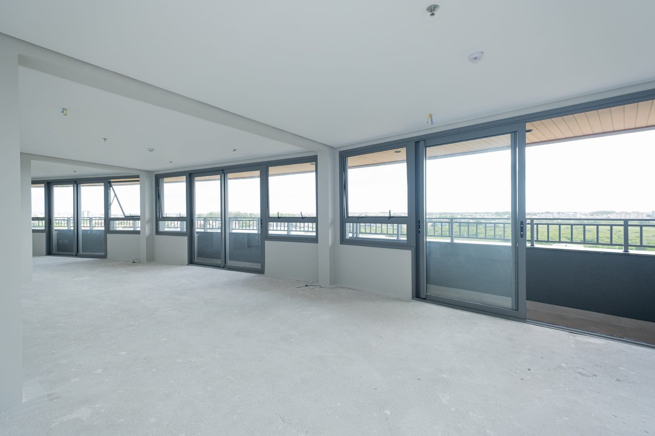 Sala Comercial Cobertura para Aluguel no Parque Una em Pelotas RS com 93 m², Excelente Localização, Vista Privilegiada e Estrutura Moderna