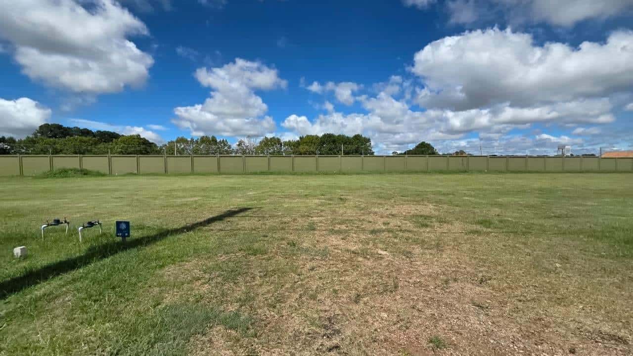 Terreno à venda no Riviera, Laranjal - com área total de 262 m², sendo 10 metros de frente por 26 metros de extensão.